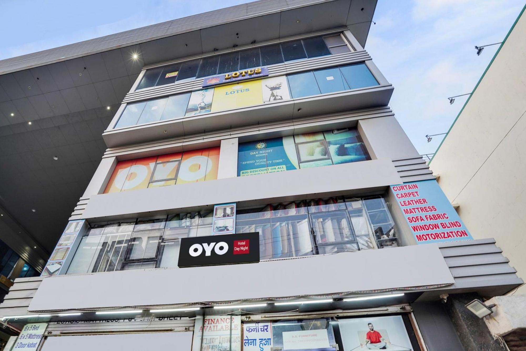 Hotel O Day Night Rooms Surat Dış mekan fotoğraf