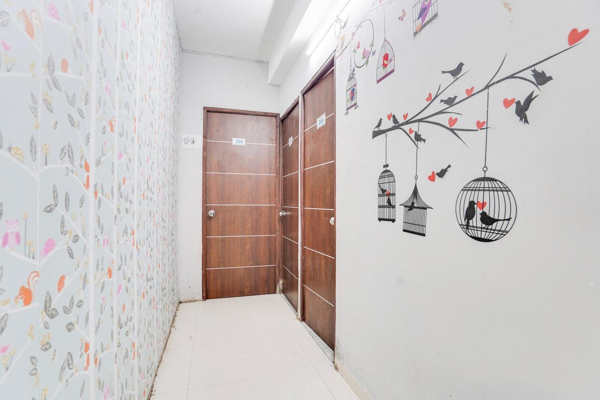 Hotel O Day Night Rooms Surat Dış mekan fotoğraf