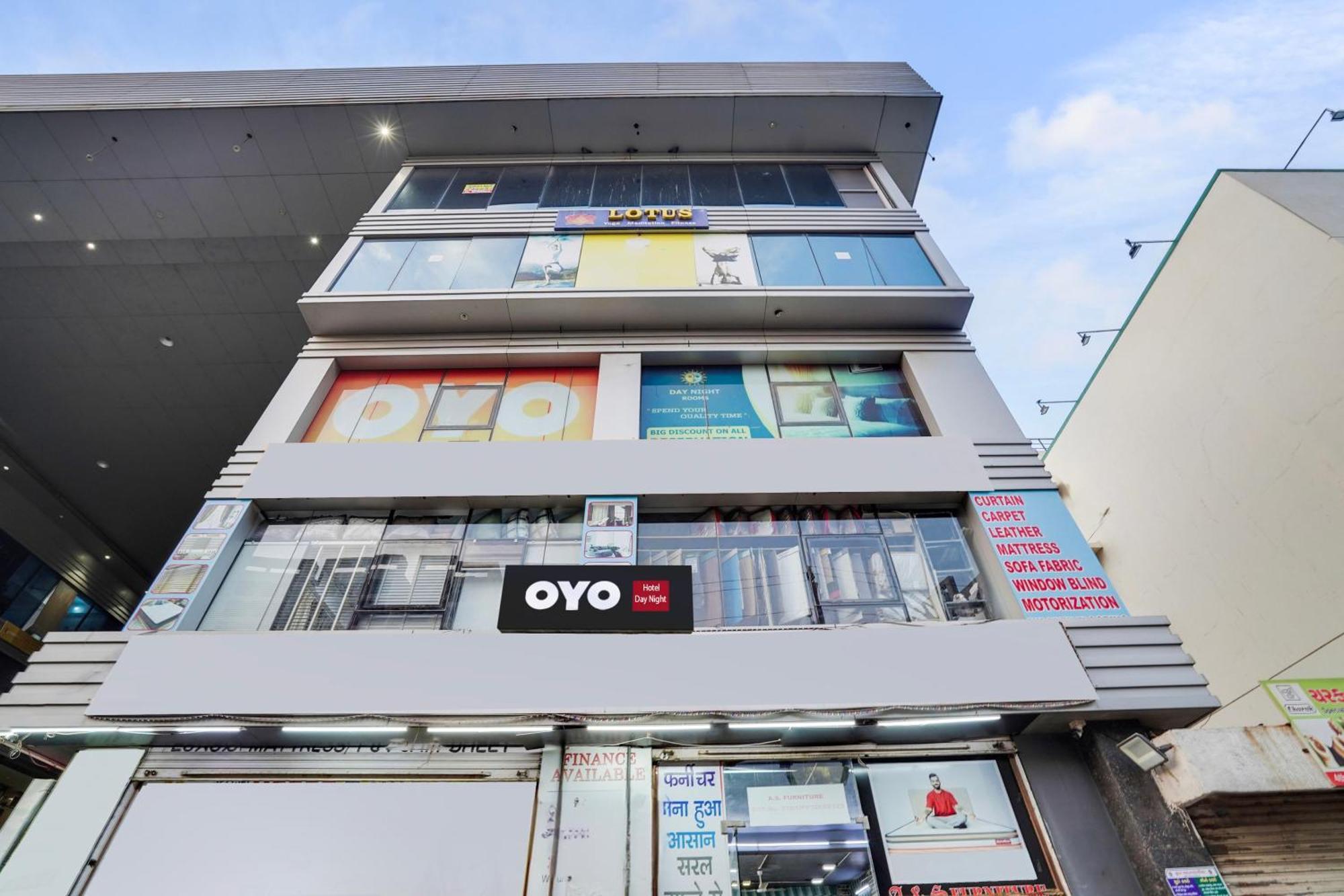 Hotel O Day Night Rooms Surat Dış mekan fotoğraf