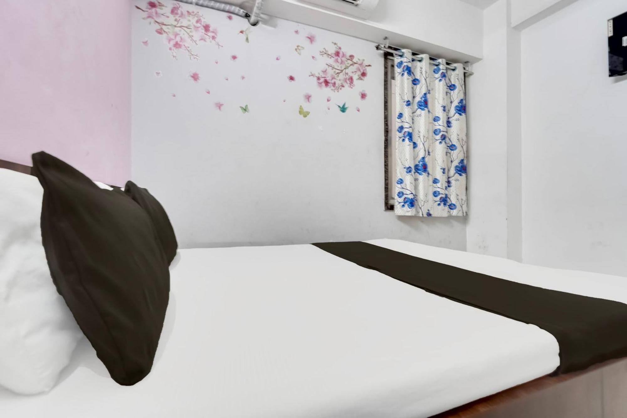 Hotel O Day Night Rooms Surat Dış mekan fotoğraf